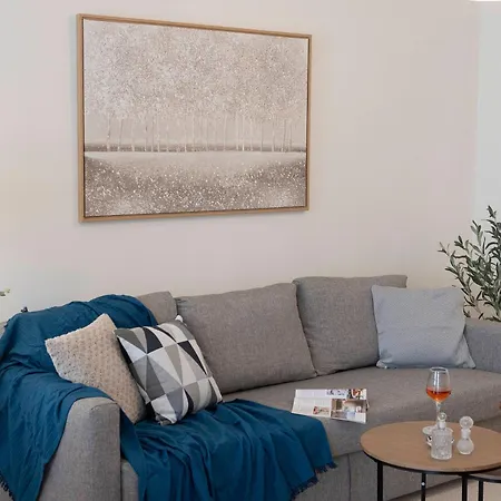 Skyline 3br, Center, 8 Guests *