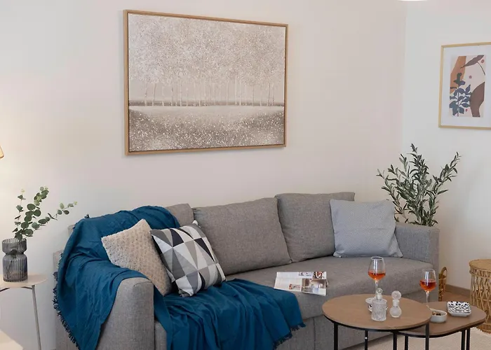 Skyline 3br, Center, 8 Guests *